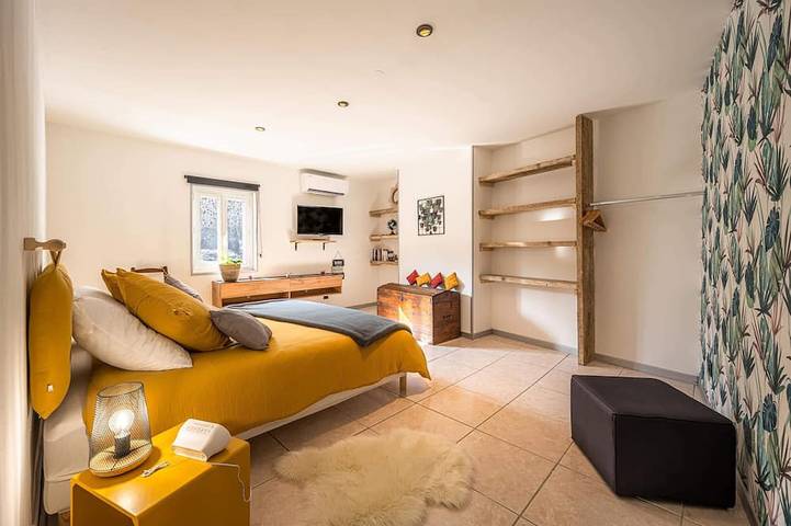 Location de vacances pour 5 personnes, avec terrasse et jardin, animaux acceptés à Fourques - 2