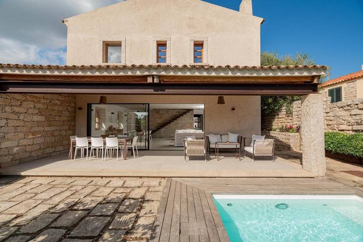 Villa per 10 persone, con giardino e idromassaggio in San Pantaleo