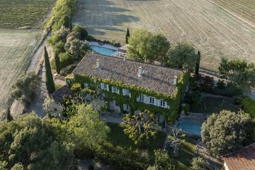 Chambre d’hôte pour 2 personnes, avec piscine et jardin à Cucuron