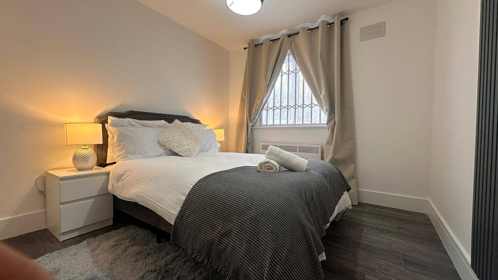 Cały apartament wypoczynkowy, Apartment - Sleeps 6 - City Base - District Line in London Borough of Barking and Dagenham, Londyn