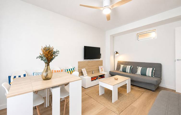 Ganze Ferienwohnung, Geräumige 2-Zimmer-Wohnung in der Nähe von Playa de Los Olivos in Platja de Sant Antoni (Cullera), Cullera