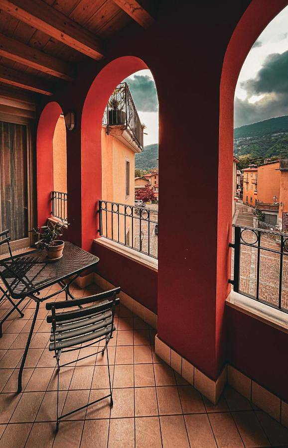 Gîte pour 5 personnes, avec vue ainsi que balcon et vue sur le lac à Monasterolo del Castello