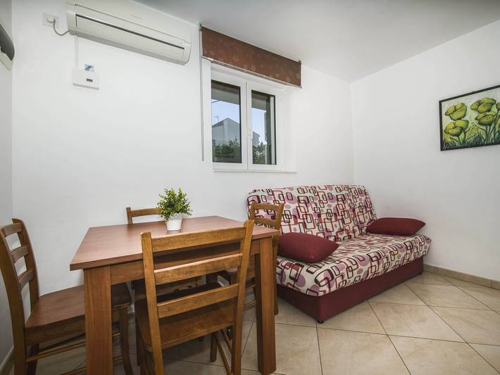 Villa Dvori Viškovi-Seven Bedroom Villa with Swimming Pool in Podstrana, Condado de Split-Dalmacia