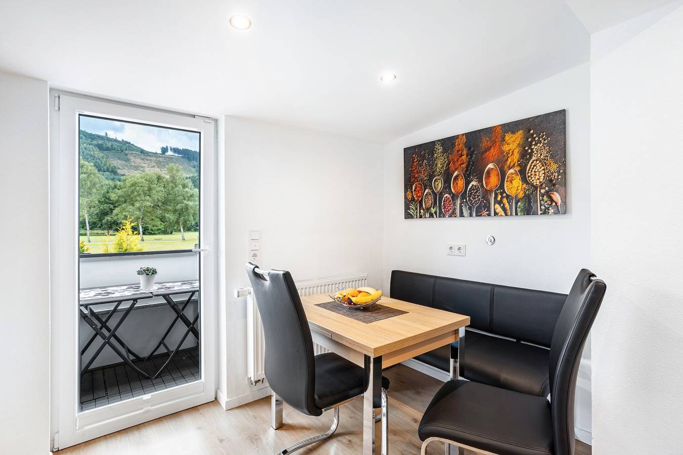 Ganze Wohnung, Ferienwohnung 'Kurparkblicksauerland' mit Bergblick, Wi-Fi und Klimaanlage in Lennestadt, Sauerland