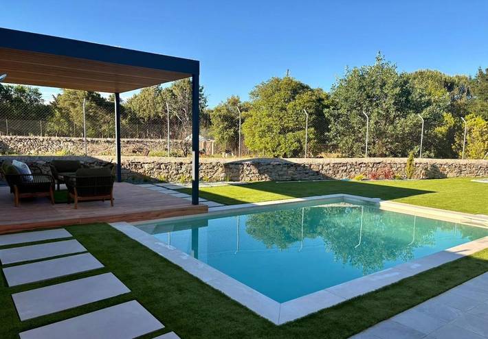 Location de vacances pour 8 personnes, avec Balcon et Terrasse ainsi que Jardin et Piscine à Guadarrama