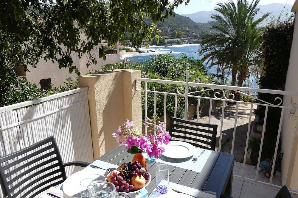 Appartement entier, Appart  2 Pièces  n°1  'pieds dans l'eau' (cap . 2 à 4 pers) sud-est in Tiuccia, Casaglione