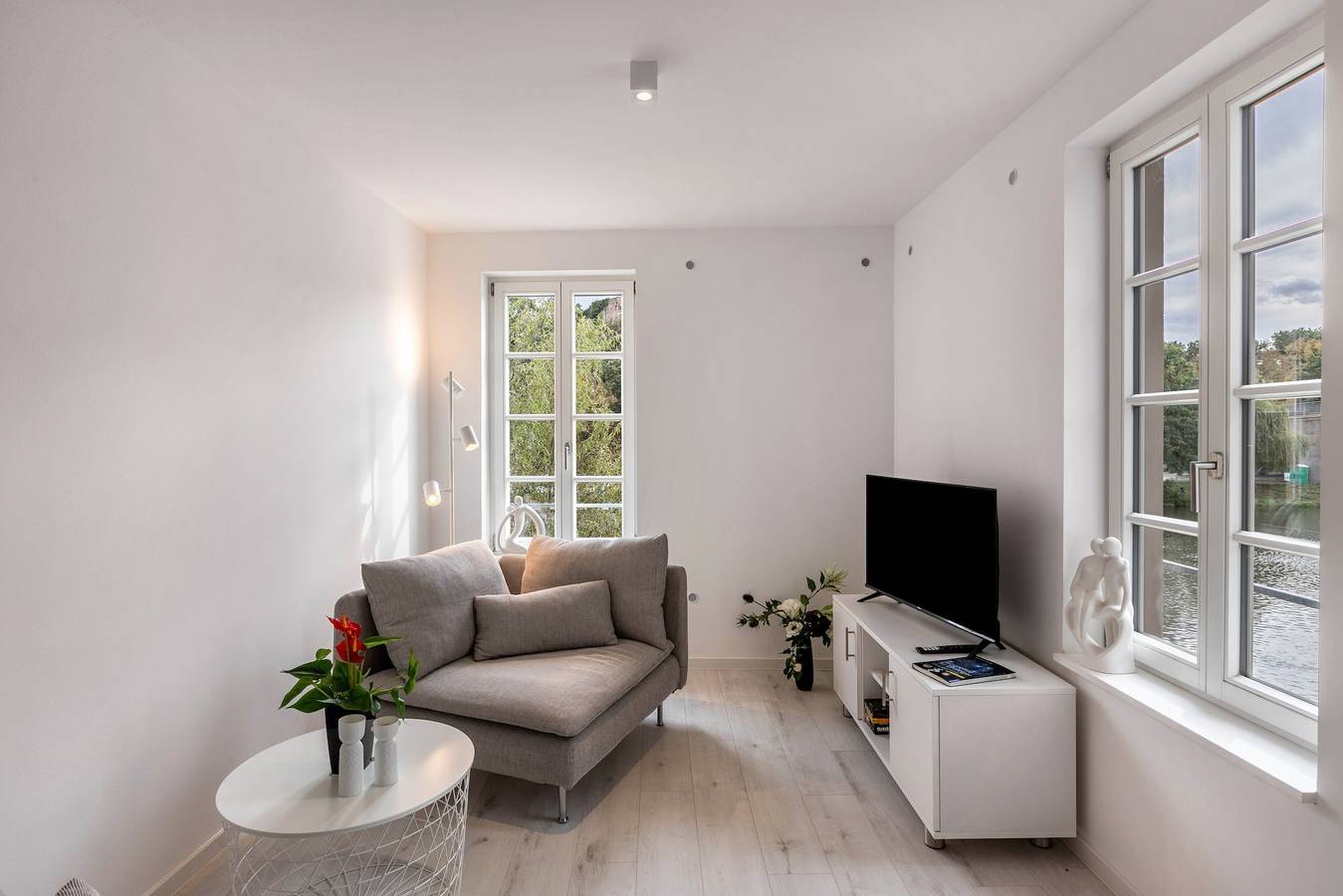 Appartement 'Saale Fewo Mit Burgblick' met uitzicht op het meer, gedeelde tuin en Wi-Fi, foto 7