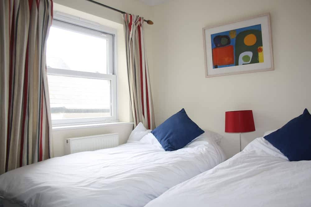 Ganze Wohnung, Stunning Sea Views Sleeps 4  in  lovely 2 bed, 2 bath show flat, garage included in Cornwall