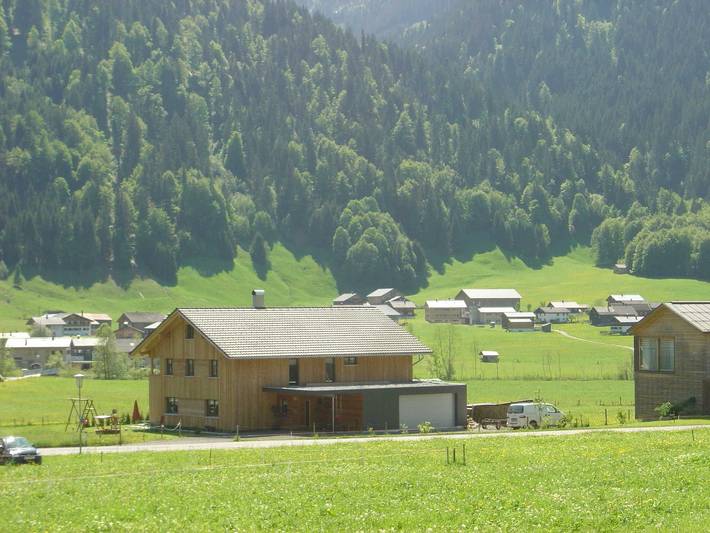 Ferienwohnung für 4 Personen, mit Garten und Balkon, kinderfreundlich in Schoppernau