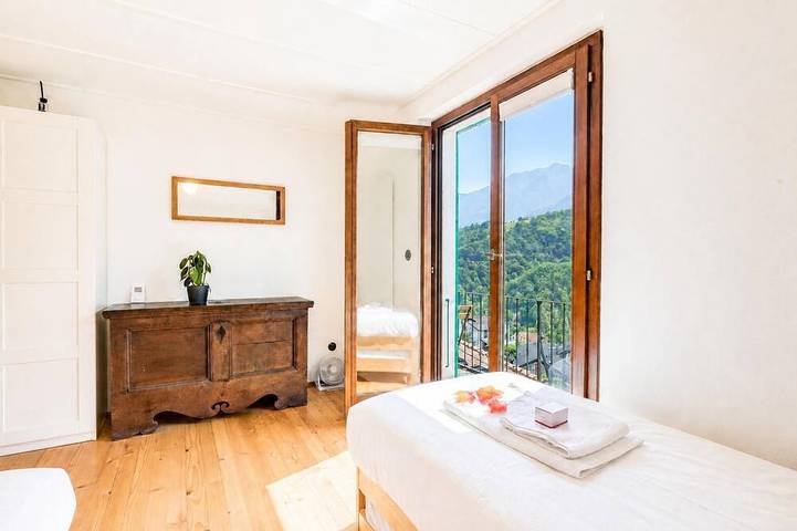 La Canonica Centovalli mit Balkonen und Garten, Camedo, Schweiz in Centovalli, Tessiner Alpen
