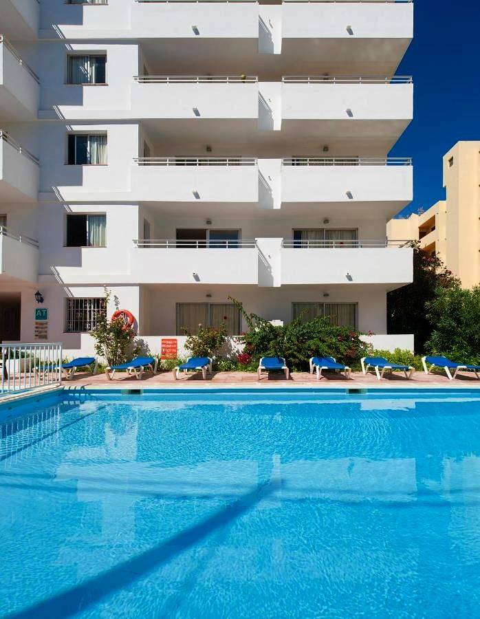 Location de vacances pour 3 personnes, avec jardin ainsi que piscine et bassin pour enfant dans Playa d'en Bossa - 4