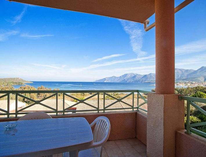 Gîte pour 2 personnes, avec jardin et vue ainsi que balcon et piscine dans Plage de la Roya - 3