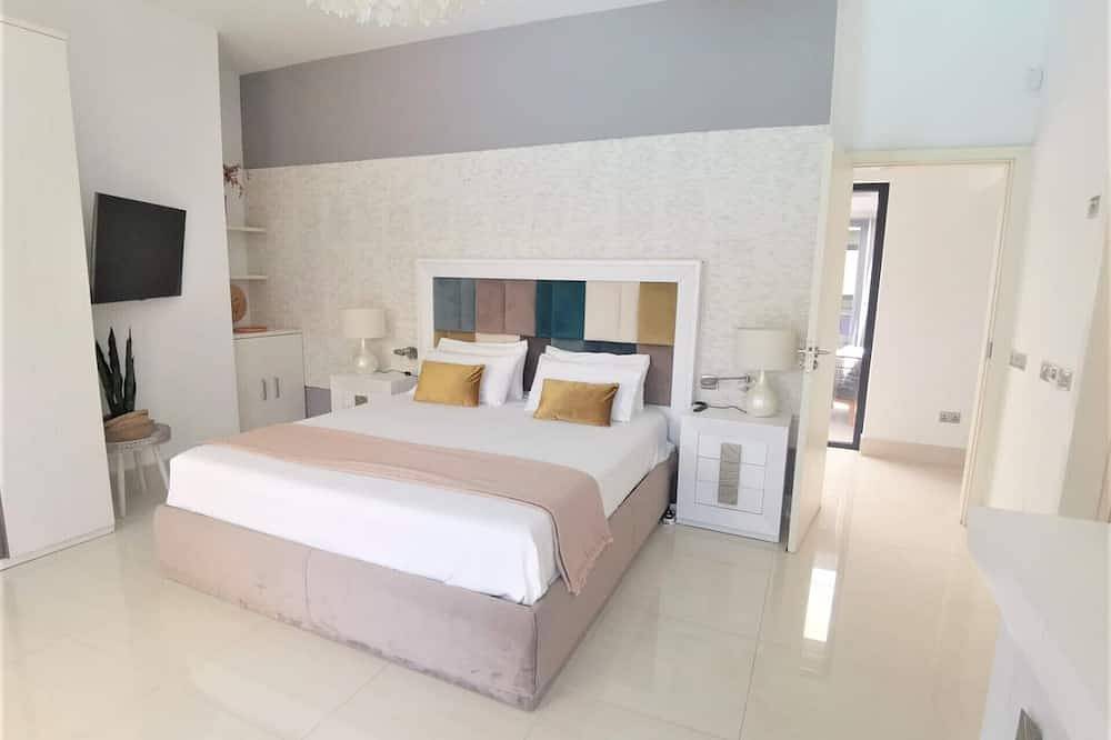 Luxury Villa. 300 meters from beach and 10min from golf. in Carib Playa, Marbella