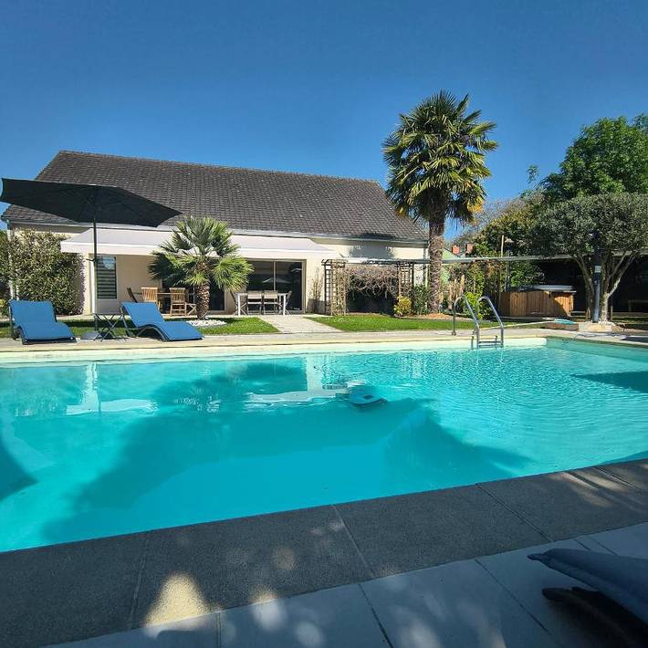Location de vacances pour 4 personnes, avec jacuzzi et sauna ainsi que piscine et jardin à La Flèche - 2
