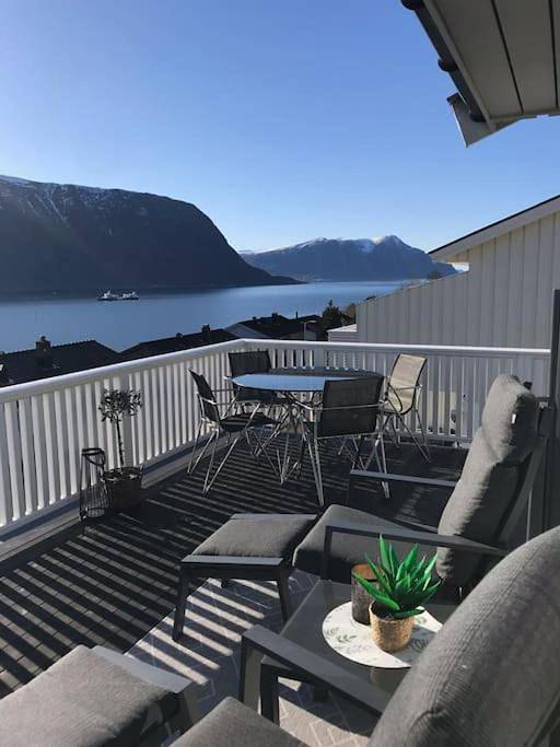 Location de vacances pour 5 personnes, avec vue et jardin dans Ålesund