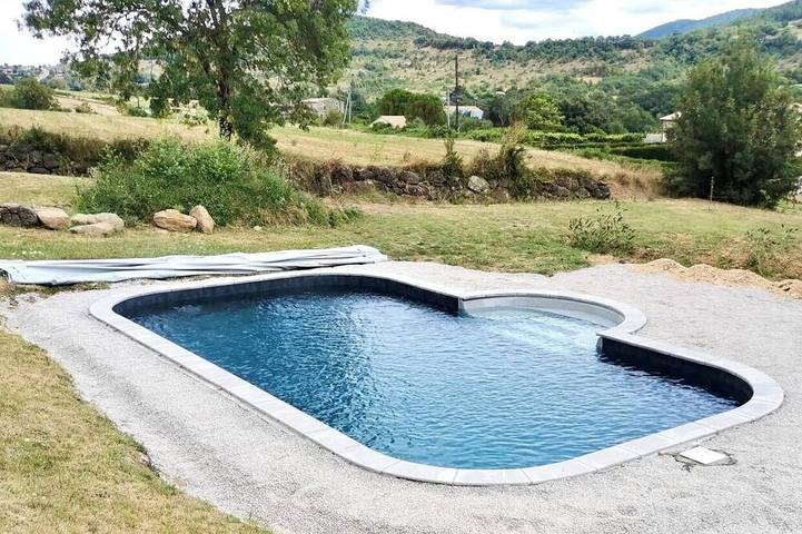 Location de vacances pour 6 personnes, avec jardin et piscine à Saint-Vincent-de-Barrès