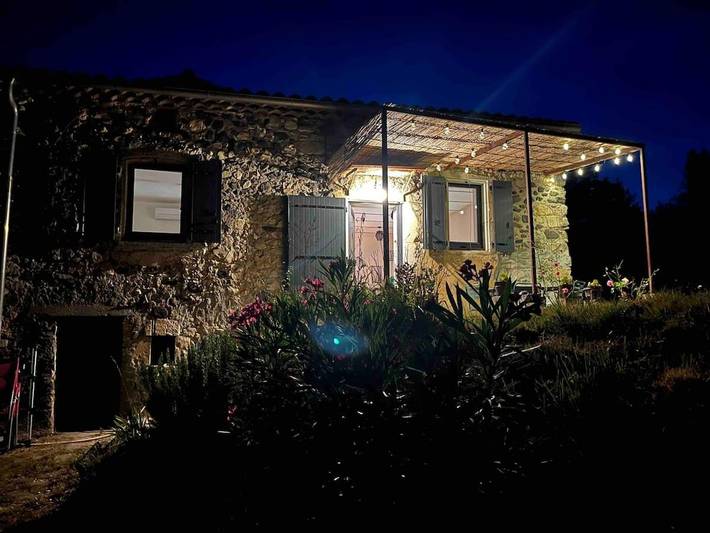 Location de vacances pour 6 personnes, avec vue ainsi que terrasse et jardin à Le Teil - 3