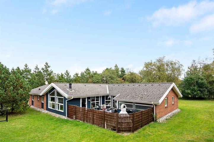 Ferienhaus für 10 Personen, mit Whirlpool und Sauna sowie Terrasse, mit Haustier in Blavand