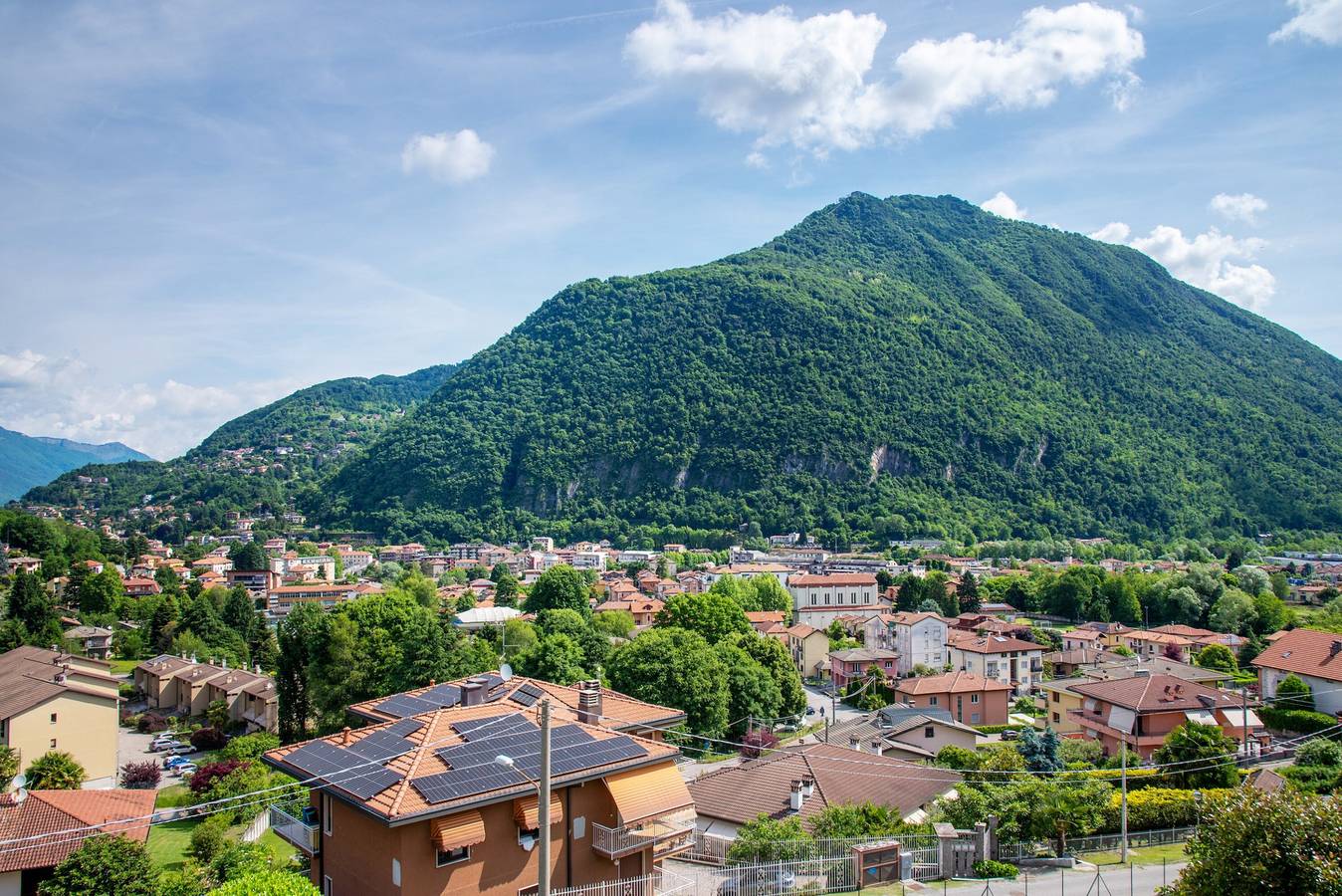 Appartement entier, Appartement 'Residenza La Fonte Premier Étage' avec superbe balcon privé et vue montagne in Laveno-Mombello, Lac Majeur (Lombardie)