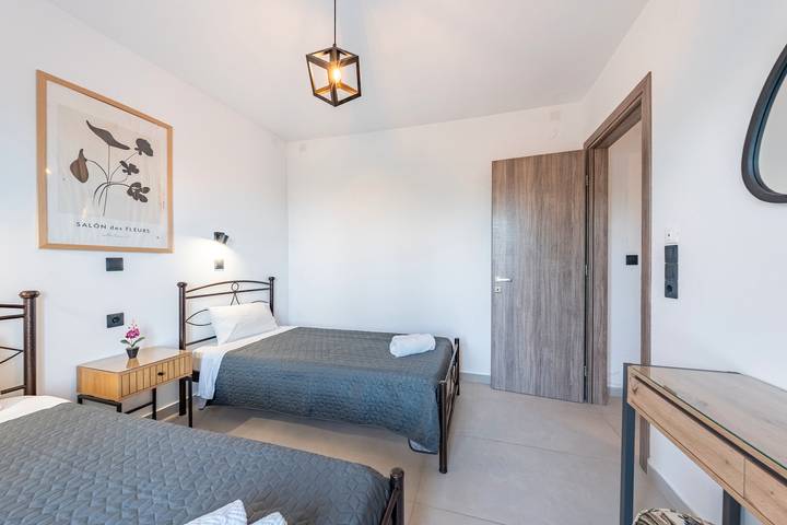 Gîte pour 4 personnes, avec balcon et jardin dans Kavos - 3