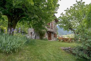 Gîte pour 4 personnes, avec terrasse ainsi que vue et jardin à Saint-Martin-Vésubie