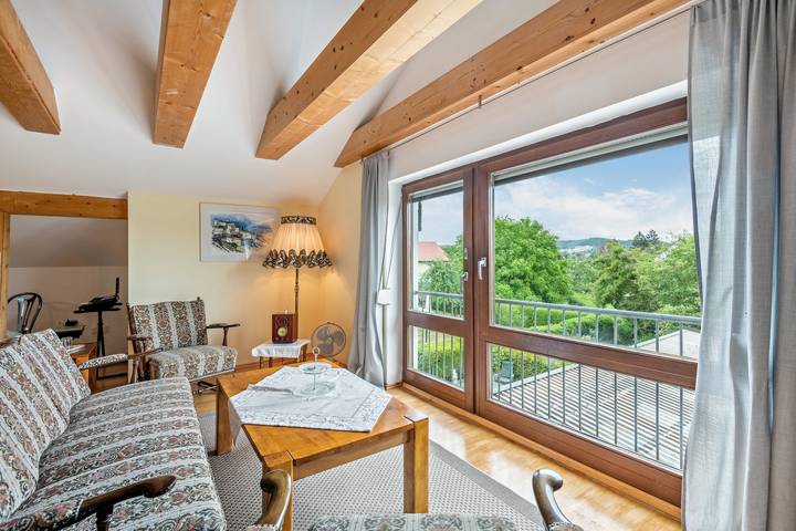 Entire apartment, Apartment Haus “Sonnenblume” with Private Garden and Wi-Fi in Regenstauf, Eastern Bavaria