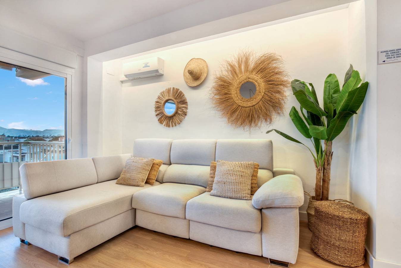 Apartamento entero, Apartamento 'Ximoapartments' con balcón, Wi-Fi y aire acondicionado in Oliva, Costa de Valencia