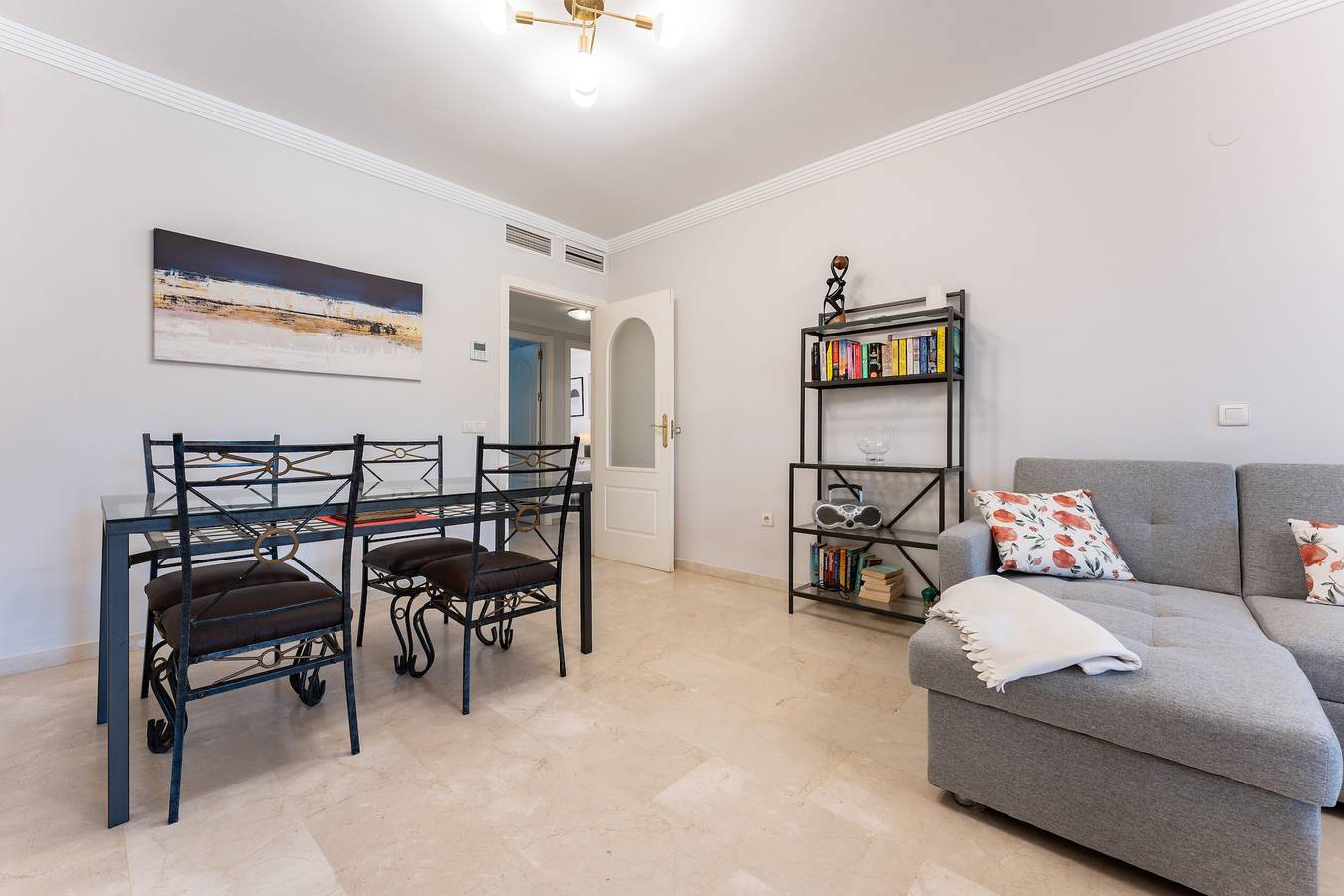 Entire apartment, Apartment "Pino Golf Garden" with Pool, Wi-Fi, Garden & Terrace in Marbella East, Marbella