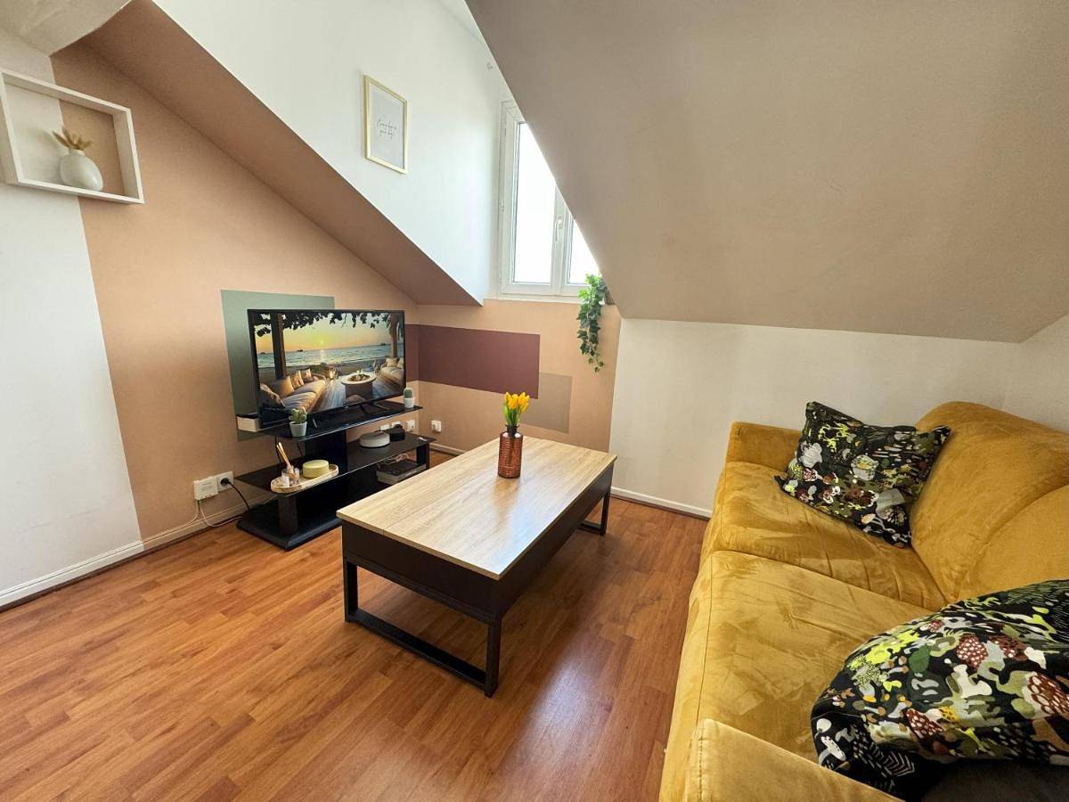 Appartement entier, One-Bedroom Apartment in Le Perreux-sur-Marne, Val-de-Marne