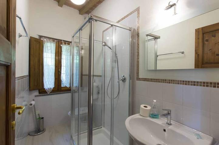 Splendida villa indipendente con A/C, vasca idromassaggio, piscina privata, internet, TV, patio in Montecatini Terme, Provincia di Pistoia