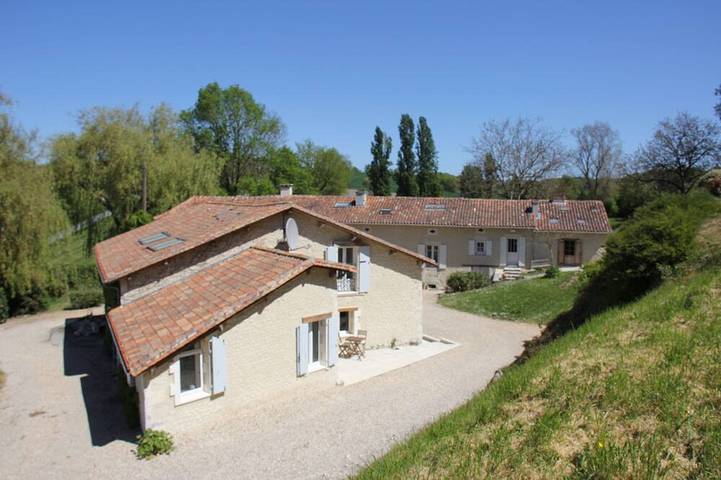 Location de vacances pour 7 personnes, avec terrasse et jardin à Juignac