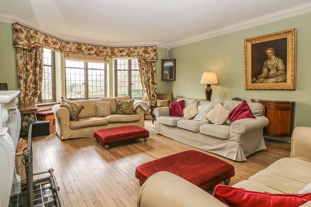 Hoath House, pet friendly, luxury holiday cottage in Chiddingstone in Chiddingstone, Kent