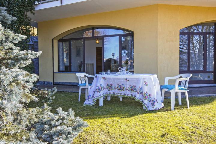 Ferienwohnung für 10 Personen, mit Terrasse und Seeblick sowie Garten und Ausblick in Porto Valtravaglia - 4