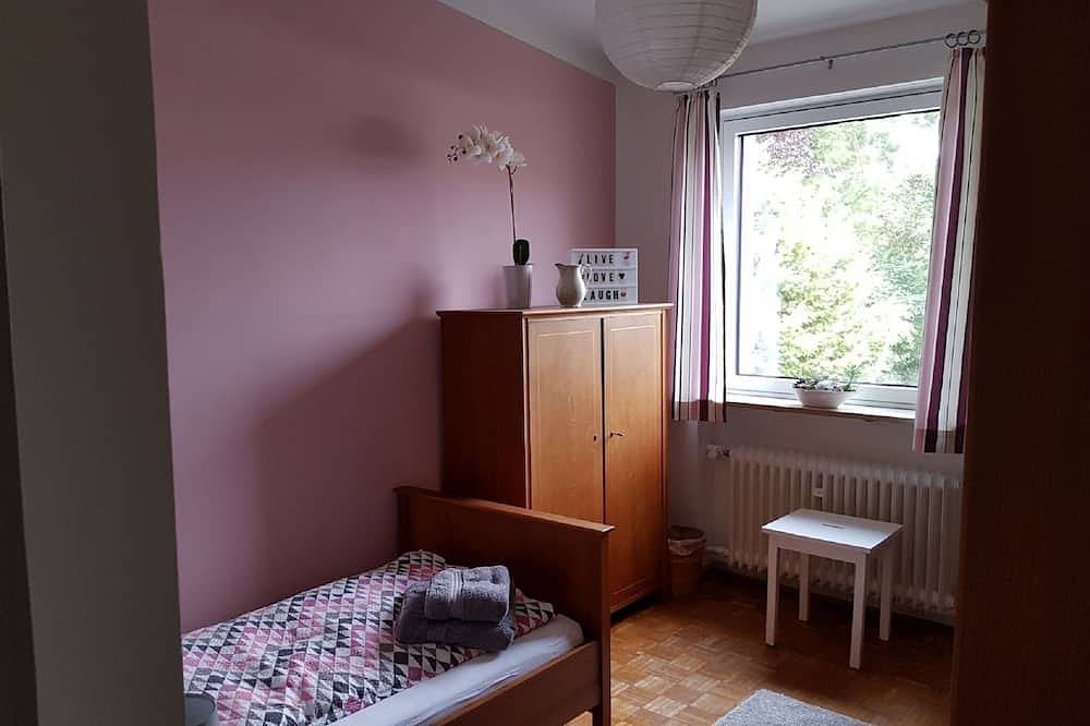 Ganze Wohnung, Großzügiges 4-Sterne Ferienhaus mit moderner Ausstattung in direkter Flusslage -perfekt für einen Besuch im Legoland in Gundelfingen a.d.Donau, Bayerisch Schwaben