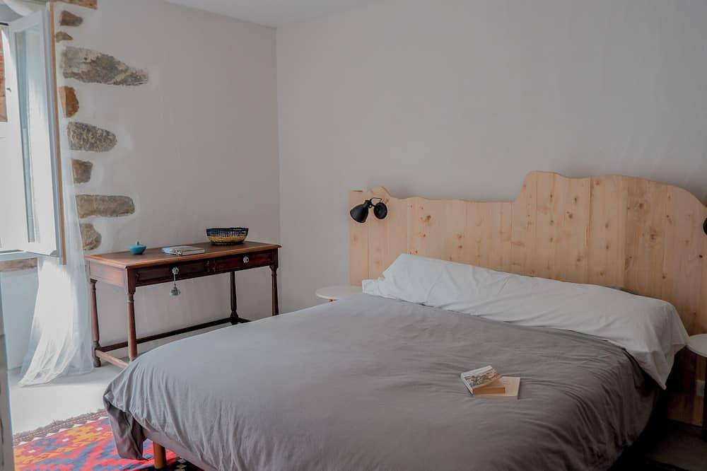 Entire apartment, La maison sous les chênes, gîte in a traditional Basque house, in a peaceful setting. in Hasparren, Bayonne region