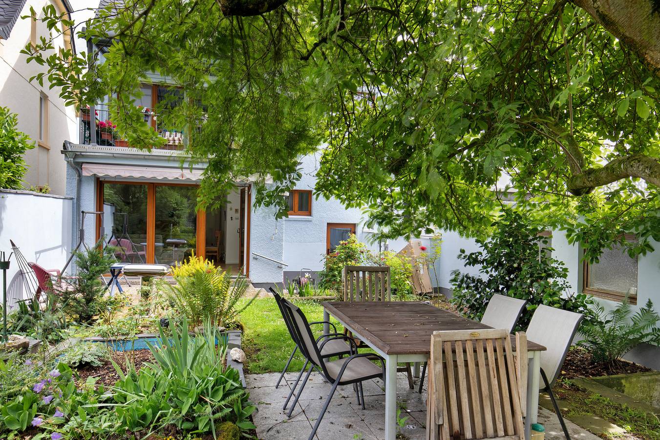Ganze Wohnung, Ferienwohnung 'Mit Garten' mit gemeinsamer Terrasse und privatem Garten in Andernach, Osteifel