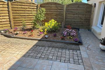 Gîte pour 2 personnes, avec terrasse et jardin à Carantec