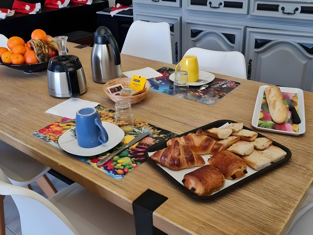 Bed and Breakfast « Perroquet » avec vue montagne, Wi-Fi et climatisation in Coaraze, Côte méditerranéenne (France)