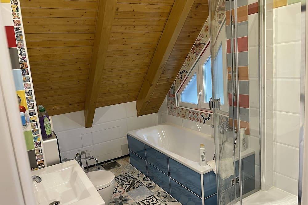 Ganze Wohnung, 90 m2 family apartment in a new villa 16km from Berlin center with up to 3 beds in Ahrensfelde, Barnimerland Region