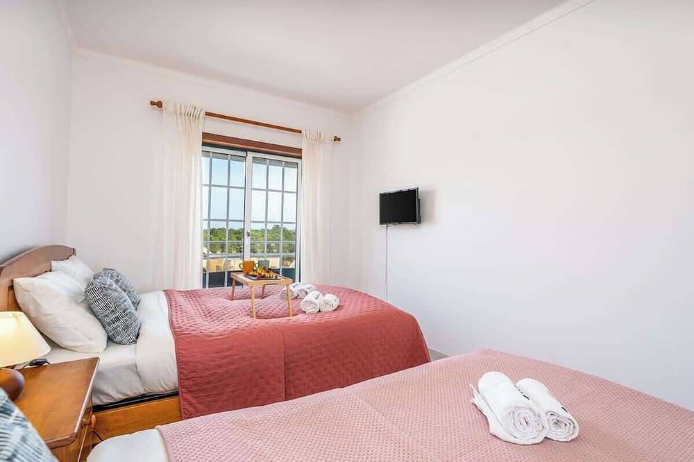 Geheel appartement, Classic & Spacious Flat w/ Balcony in Monte Gordo, Faro District