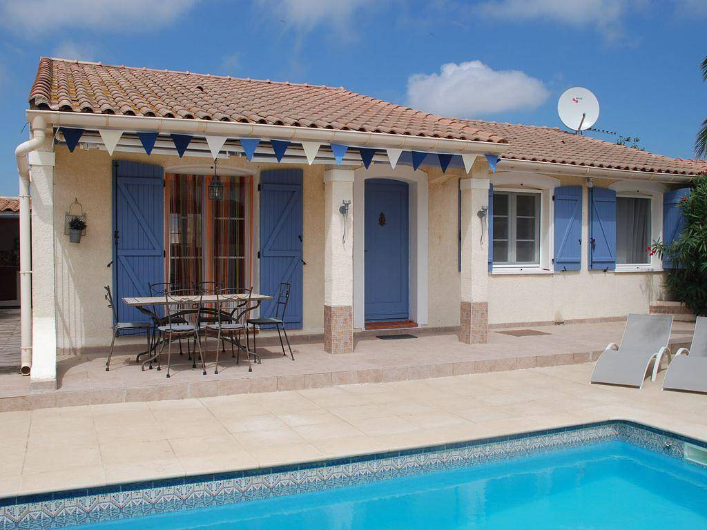 Palm Villa in Sauvian, Mediterranean Coast (France)