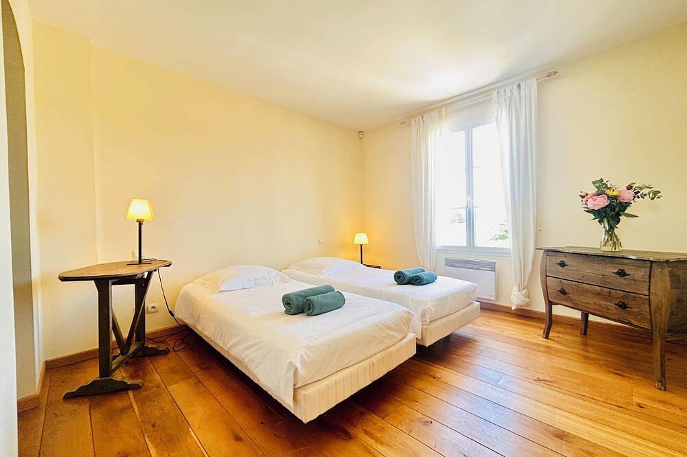La Colline Villa with Heated Pool in Flaux, Nimes und Umgebung