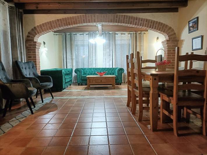 Casa rural para 13 personas, con Jacuzzi y Terraza además de Jardín y Piscina en Provincia de Salamanca