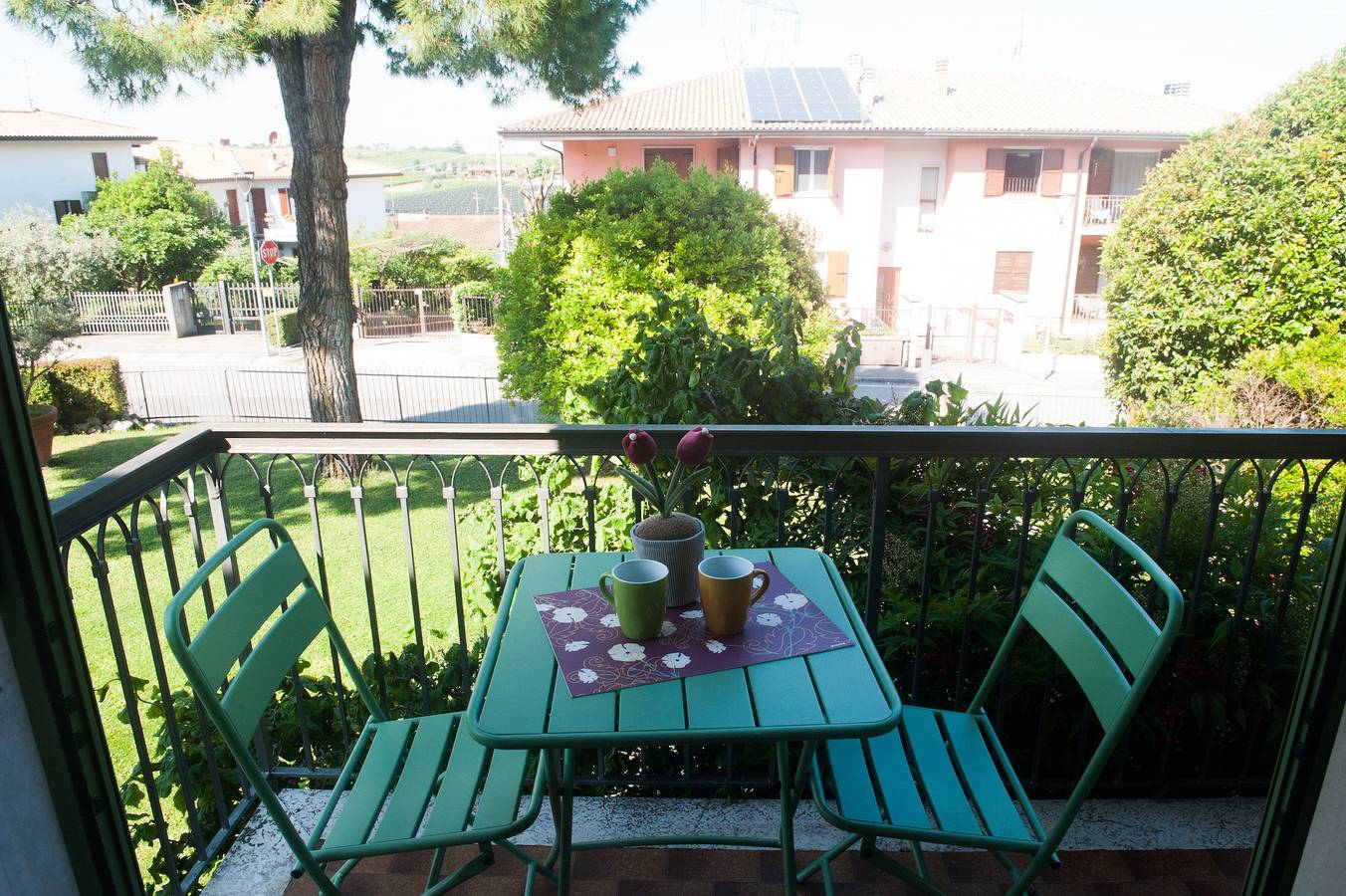 Appartamento intero, Appartamento 'Casa Di Olly' con giardino privato, Wi-Fi e aria condizionata in Sona, Prealpi Gardesane