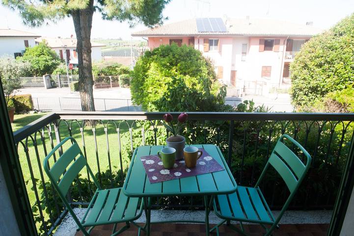 Apartamento inteiro, Apartamento 'Casa Di Olly' com jardim privado, Wi-Fi e ar condicionado in Sona (Itália), Pré-Alpes de Garda