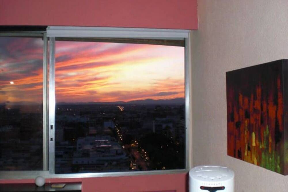 Entire apartment, The best views near Real Madrid Stadium in Tetuán, Madrid