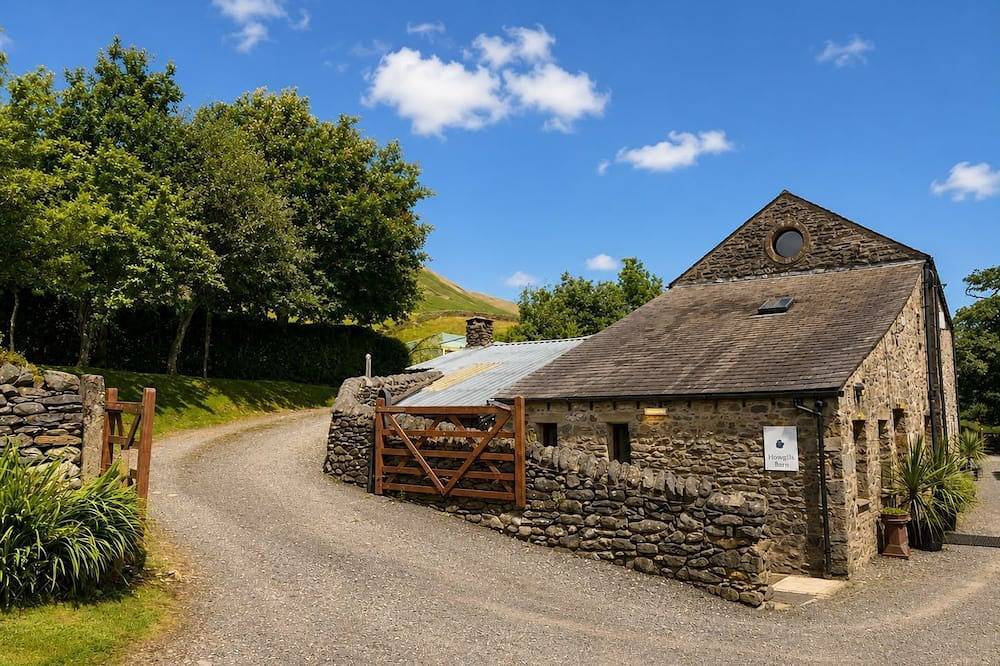 Entire apartment, Howgills Barn | Self-catering accommodation in Yorkshire | Countryside location in Sedbergh, Yorkshire Dales National Park