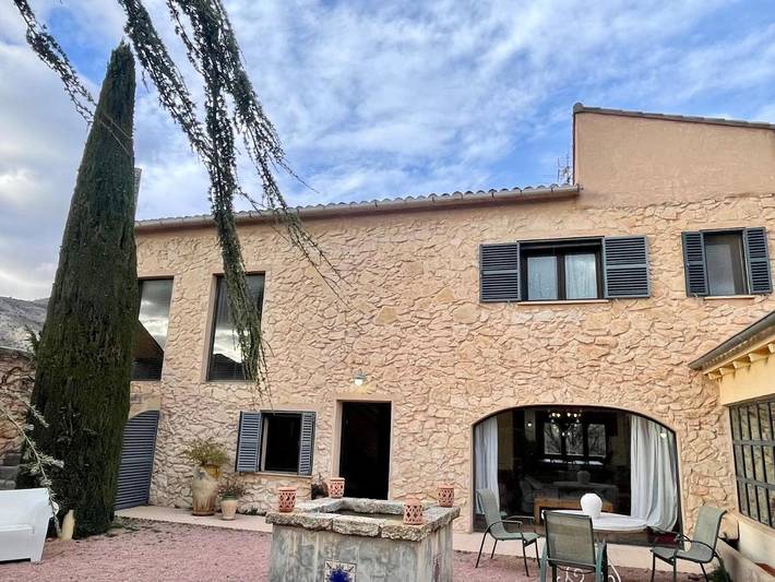 Casa de vacaciones para 8 personas, con vistas y piscina además de jardín y terraza - 1