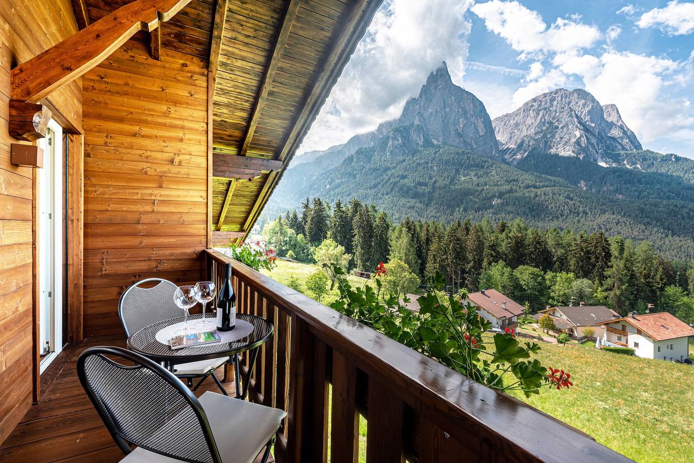 Ganze Wohnung, Apartment "Haus Lohengrin - Ferienwohnung 4" mit Bergblick, Wlan, Balkon und Garten in Seis am Schlern, Kastelruth