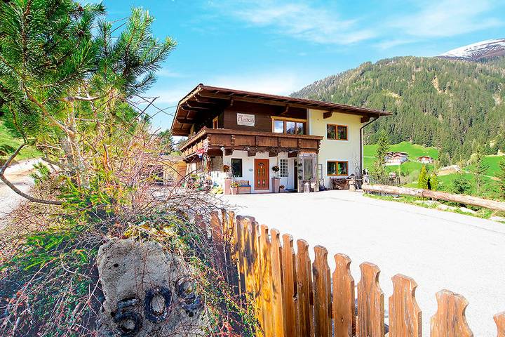 Ferienwohnung für 5 Personen, mit Balkon und Ausblick in Hintertux